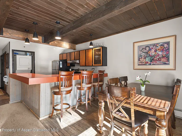 600 E Main St #207 — Photo 4