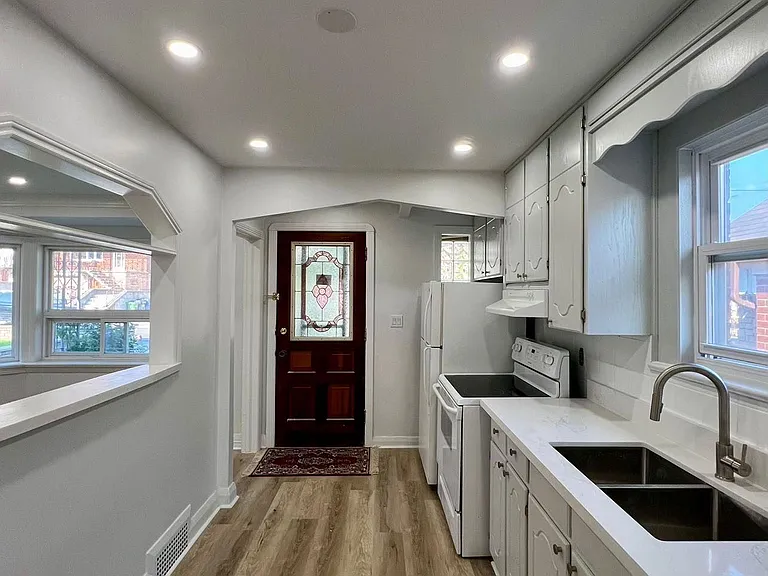354 Kane Ave #UPPER — Photo 5