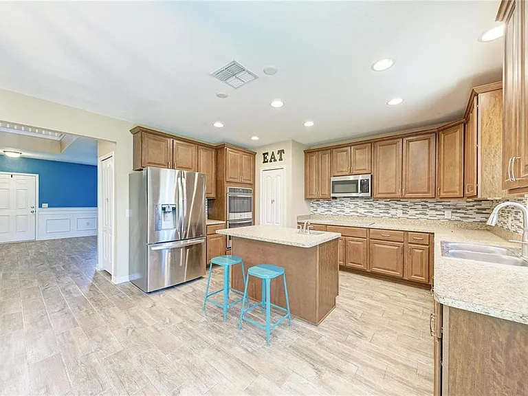 2084 La Palma Ave — Photo 9