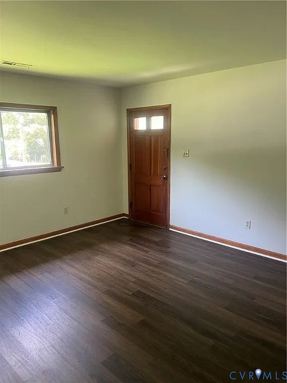 3 bed, 1.0 bath, $1,100 — Photo 3