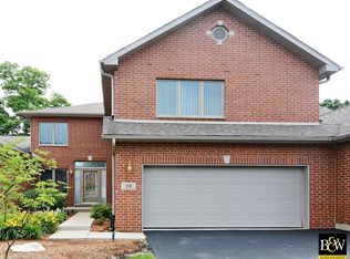 28 Billy Casper Ln, Midlothian, IL 60445