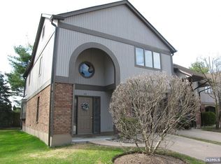 32 Maltese Dr, Fair Lawn, NJ 07410