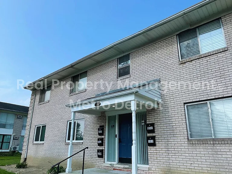 22148 Dante St #211 — Photo 2
