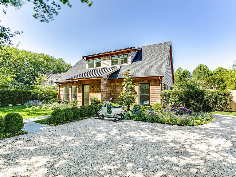 86 Hedges Ln — Photo 3