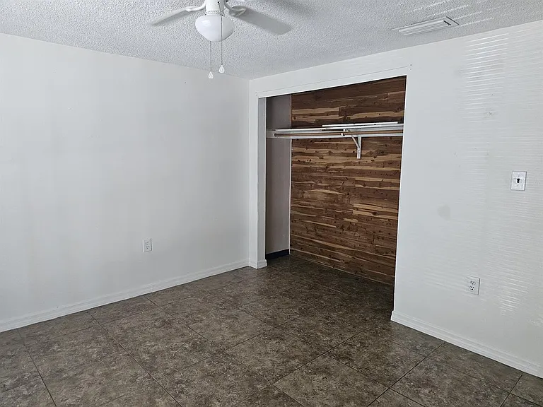 9926 Rainbow Ln — Photo 32
