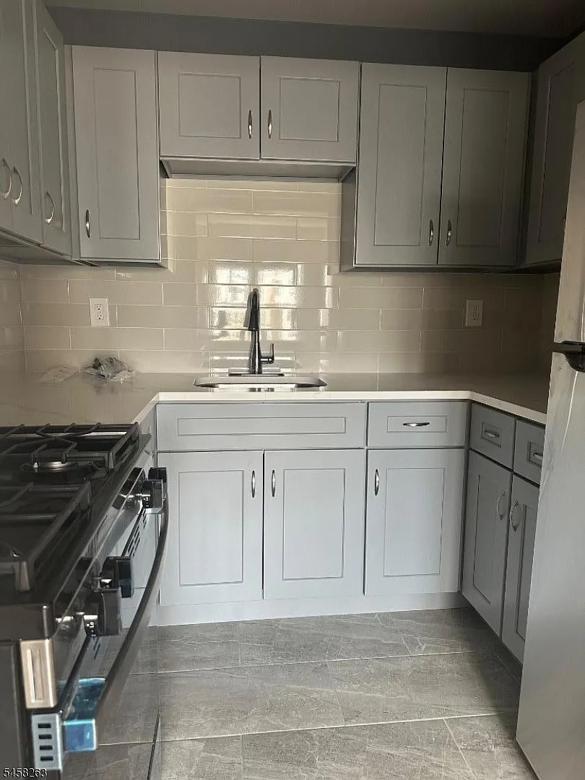 2 bed, 1.0 bath, $2,100 — Photo 3
