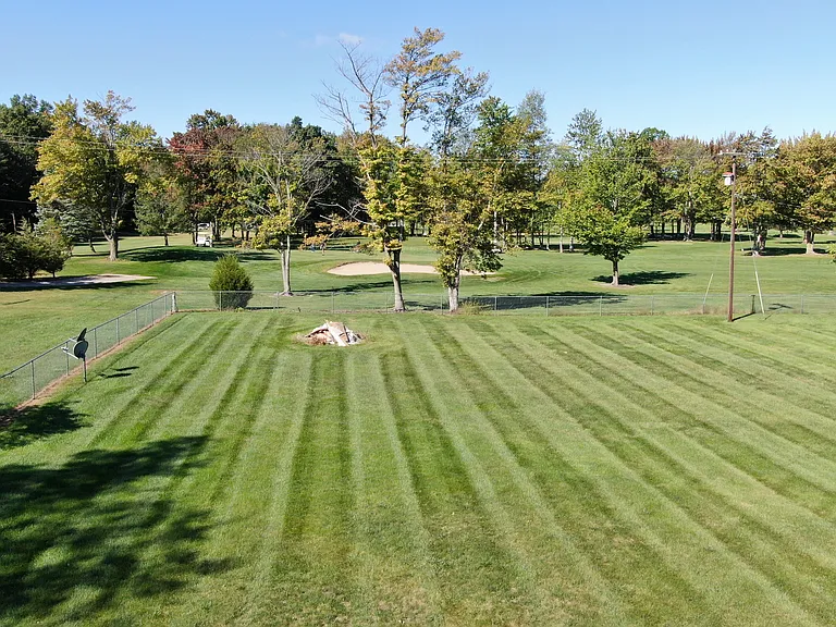 1571 N Huron Rd — Photo 3