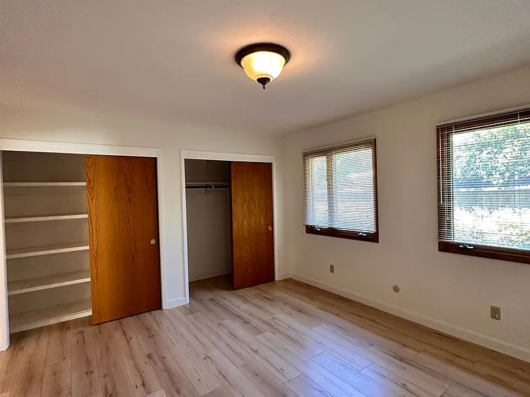 927 Acacia Ln — Photo 12