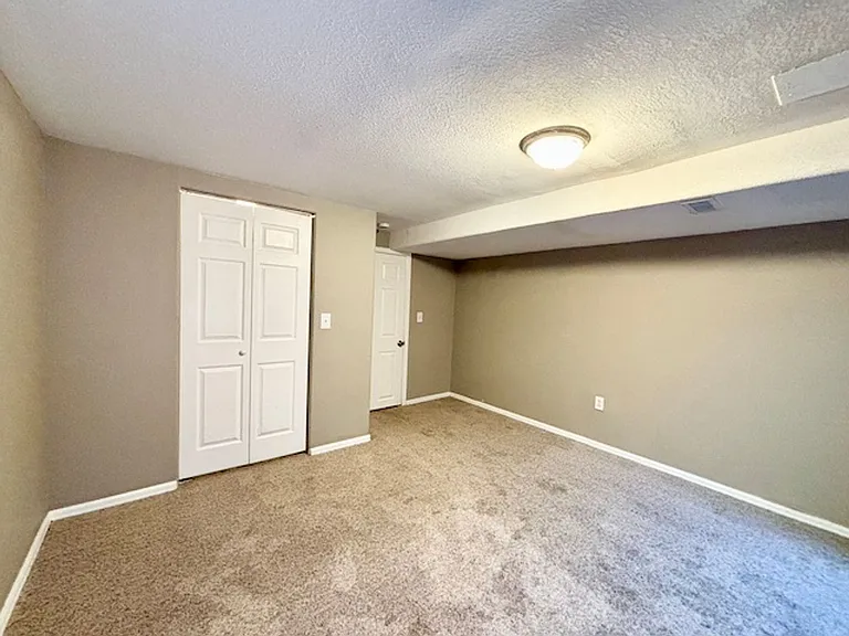 1044 S Paris Ct — Photo 20