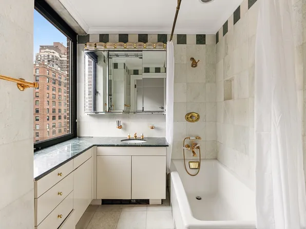 1045 Park Avenue image 16 of 18