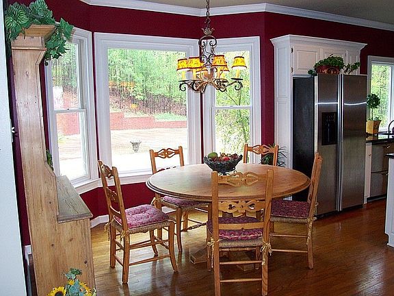 KITCHEN- BEAUTIFUL FROM TABLE