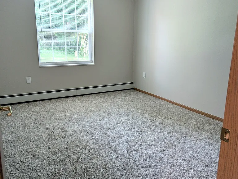 Bradley Manor Apartments — Photo 8