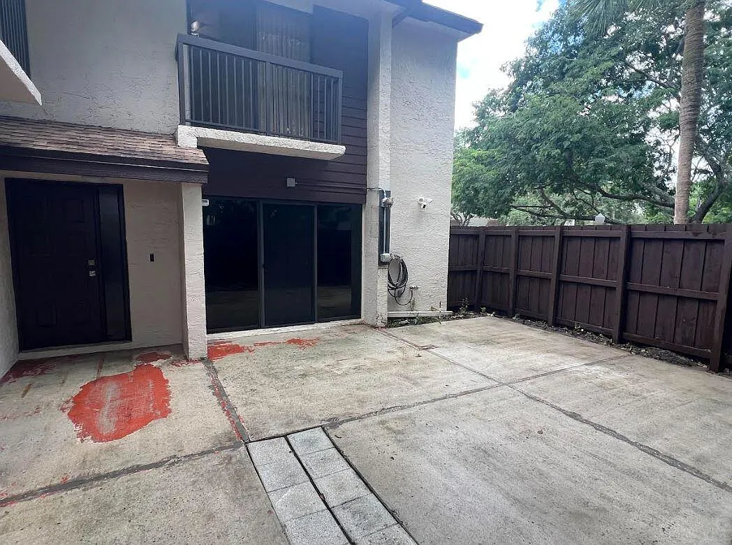 2 bed, 2.5 bath, 1182 sqft, $2,300 — Photo 1
