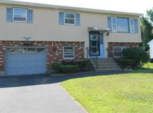 15 Nicole Dr, Albany, NY 12205