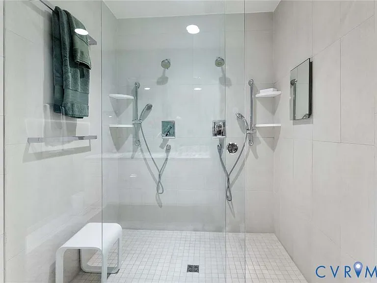 509 W 7th St — Photo 13