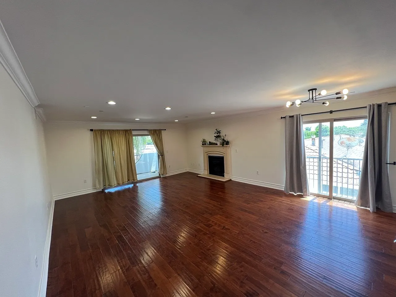 4 bed, 2.5 bath, 1865 sqft, $5,600 — Photo 3