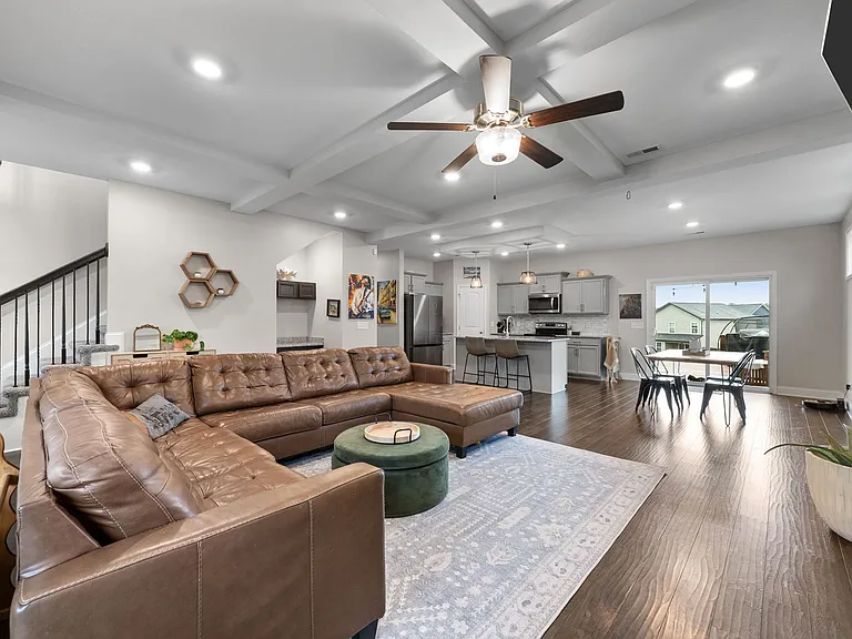 1157 Eagles Nest Ln — Photo 5
