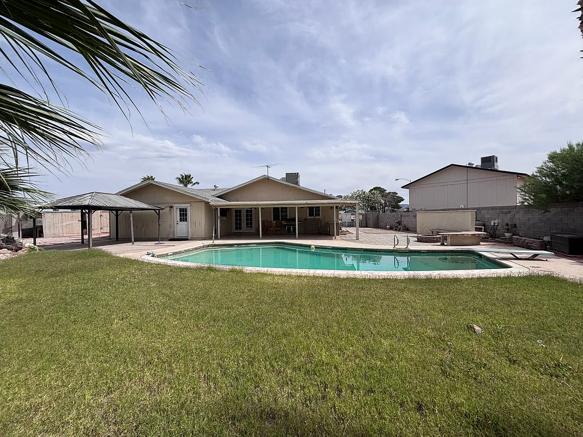 Building Photo - 4422 Bennett Dr