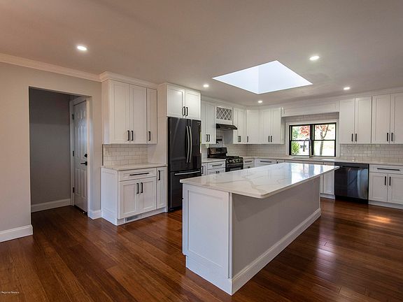 2nd image of 835 W Briar Avenue
