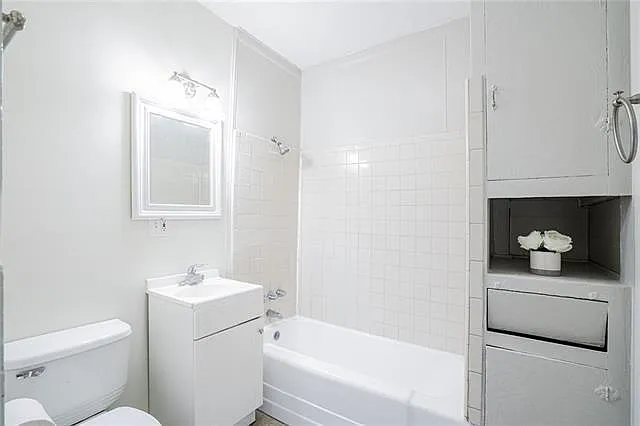 2325 Laurel St — Photo 7