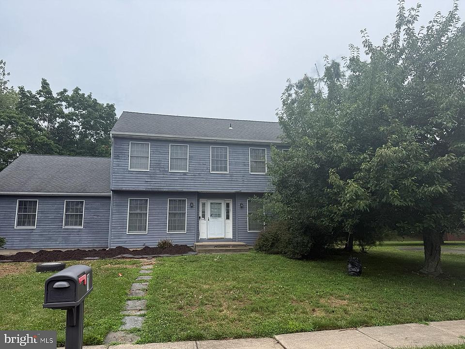 1st image of 1 Dutchess Ln