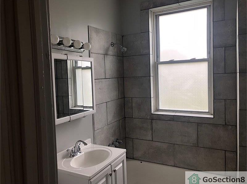 2nd image of 6014 S Calumet Ave #2