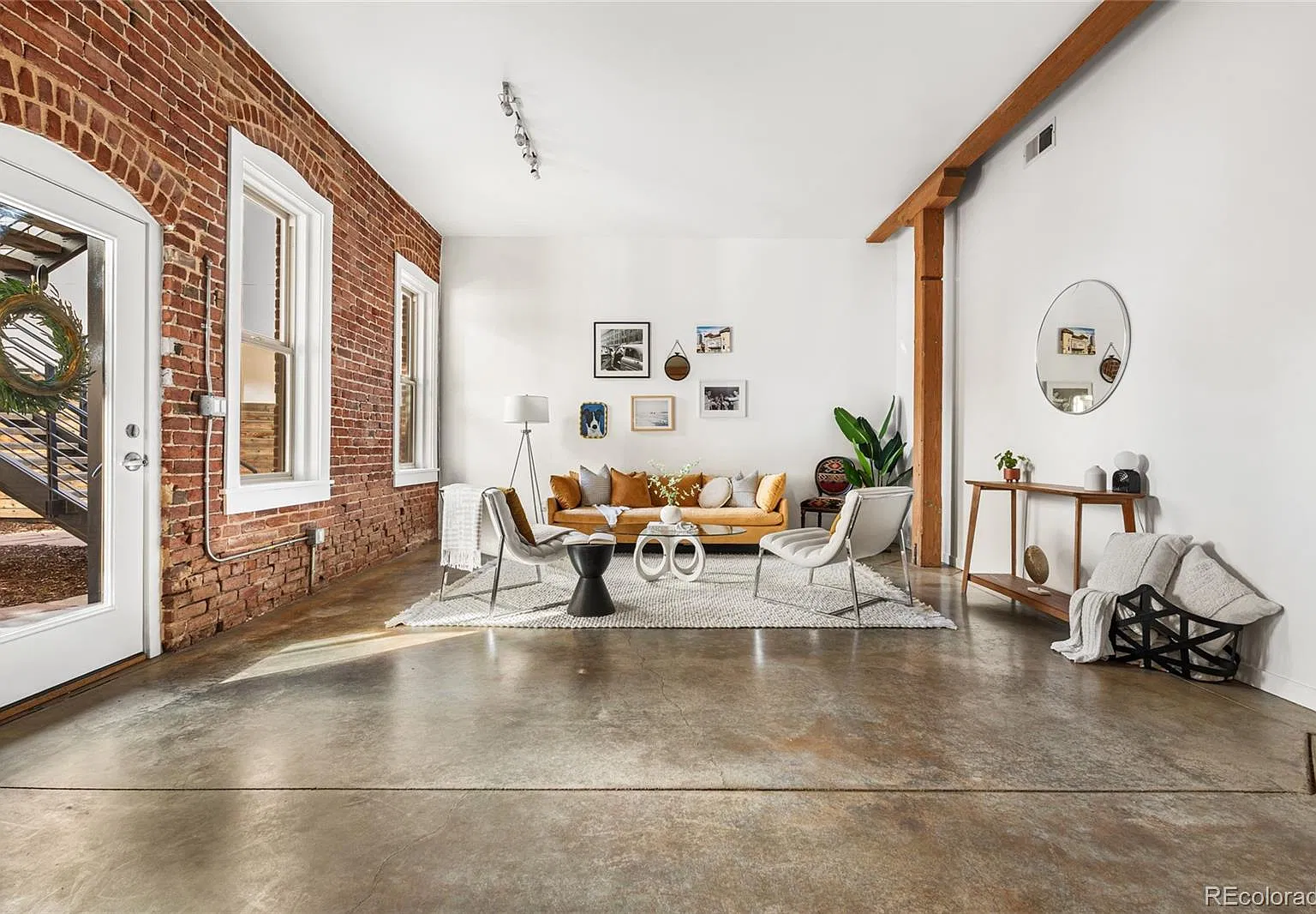 2 bed, 1.0 bath, 1077 sqft, $2,850 — Photo 3