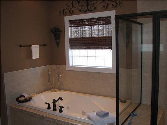3rd image of 2998 Oak Glen Ln #L