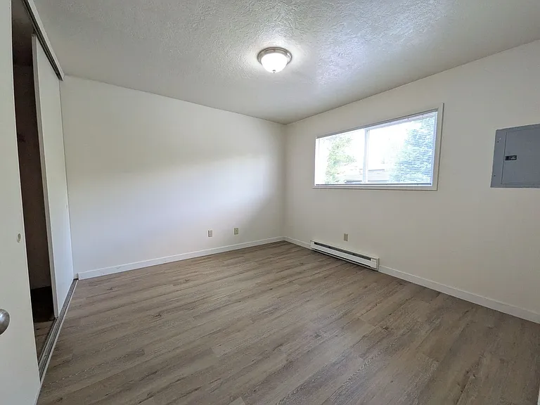 West Slope Apartments — Photo 18
