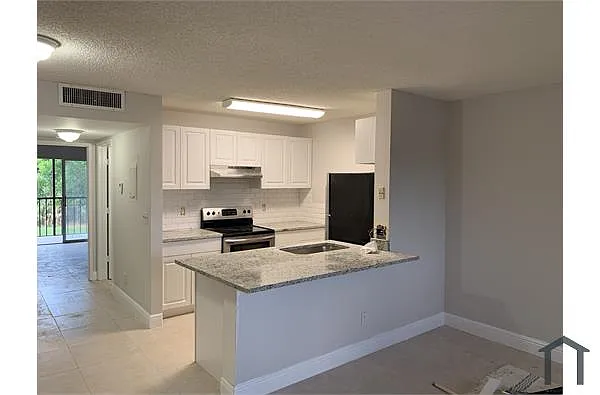 Building Photo - 1425 Meadows Cir W #1425