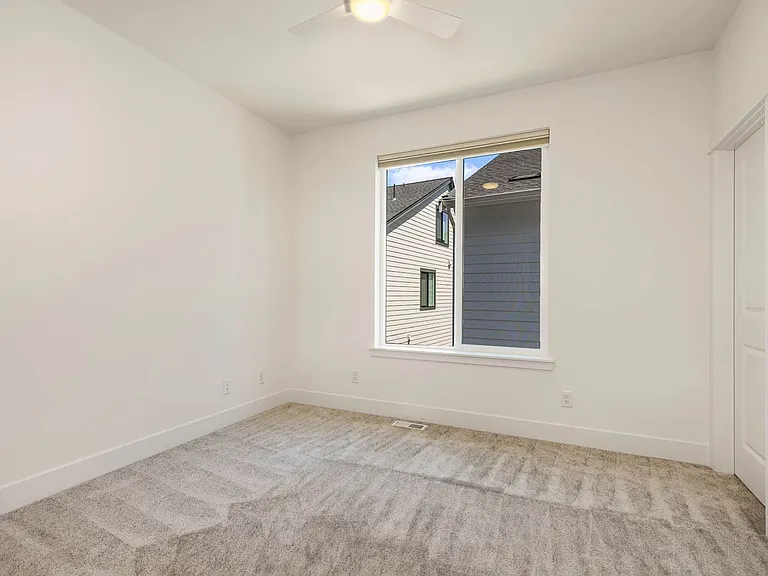 1781 246th Ct NE — Photo 17
