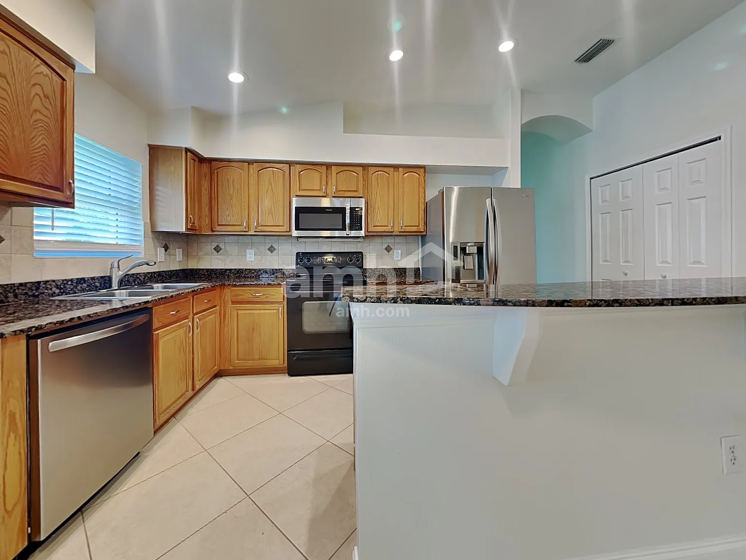 4 bed, 2.0 bath, 1996 sqft, $2,595 — Photo 3
