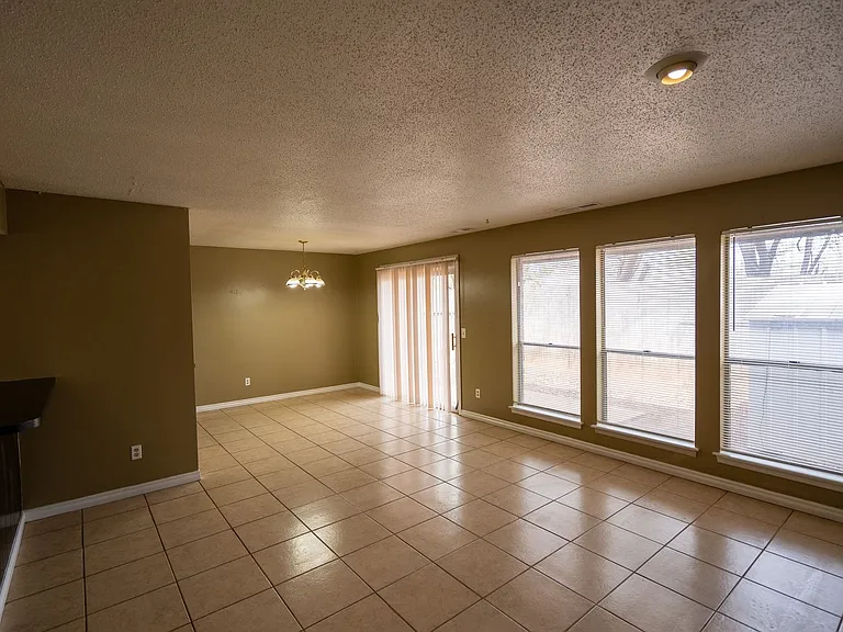 4709 NW 63rd St — Photo 5