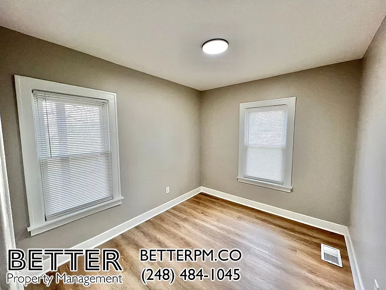 104 Henderson St — Photo 10