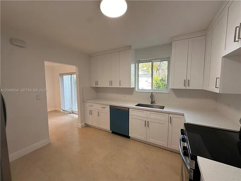 1130 Cotorro Ave #1130 — Photo 2