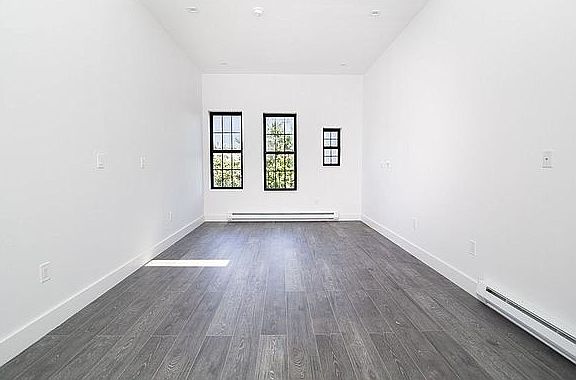 5th image of 245 Troutman St APT 3L