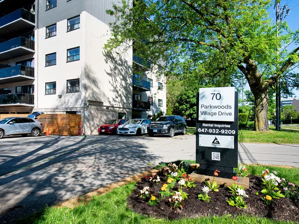 70 Parkwoods Village Dr #304, North York, ON M3A 2X7