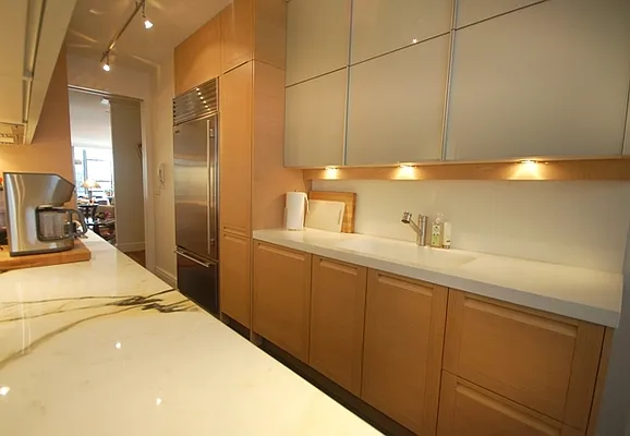 Sold by Mercedes Berk | media 16