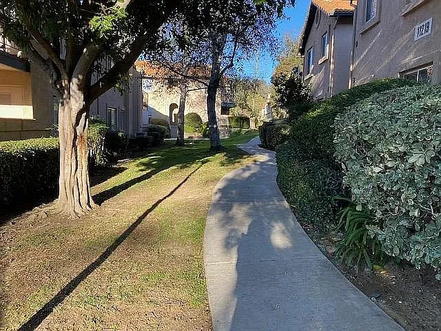 11223 Avenida De Los Lobos #D — Photo 4