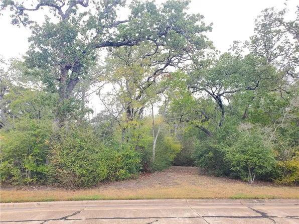 212 Greenway Dr, Bryan, TX 77801