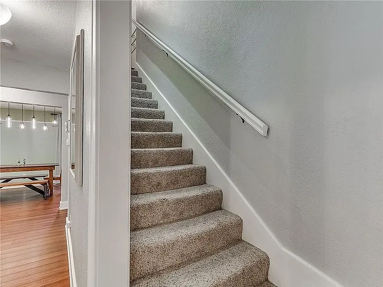 2104 Whiteoak Cir — Photo 31