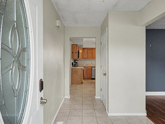 4th image of 2229 Jeffery Dr