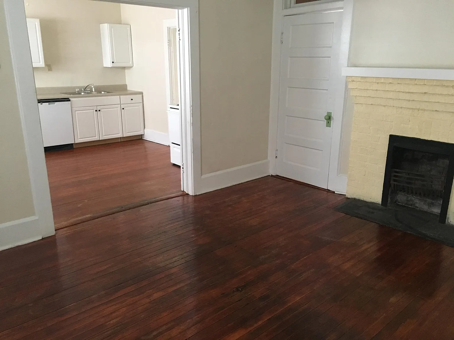 2511 Lee St — Photo 3