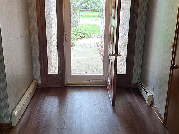2nd image of 3520 Springlake Dr