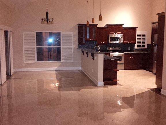 3rd image of 5216 Bayshore Blvd