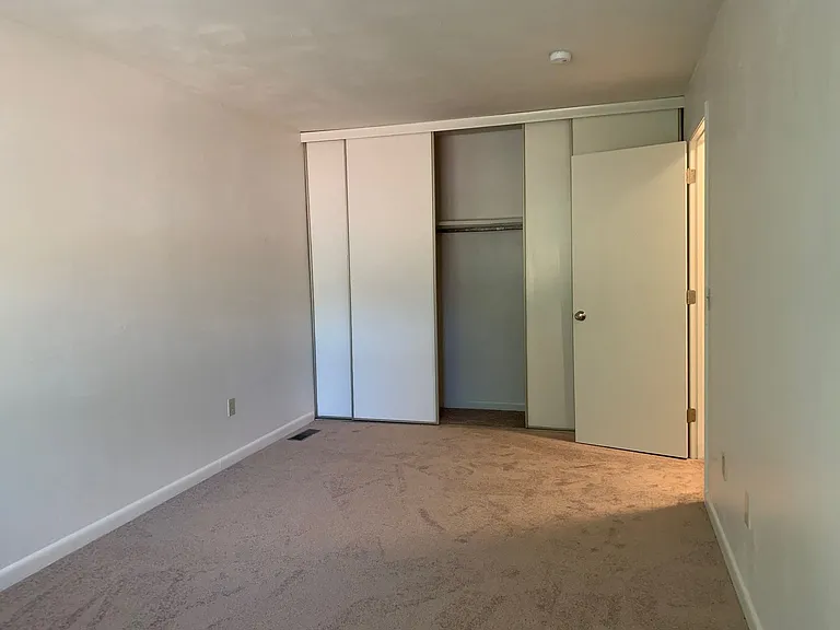 418 Marlington St — Photo 9