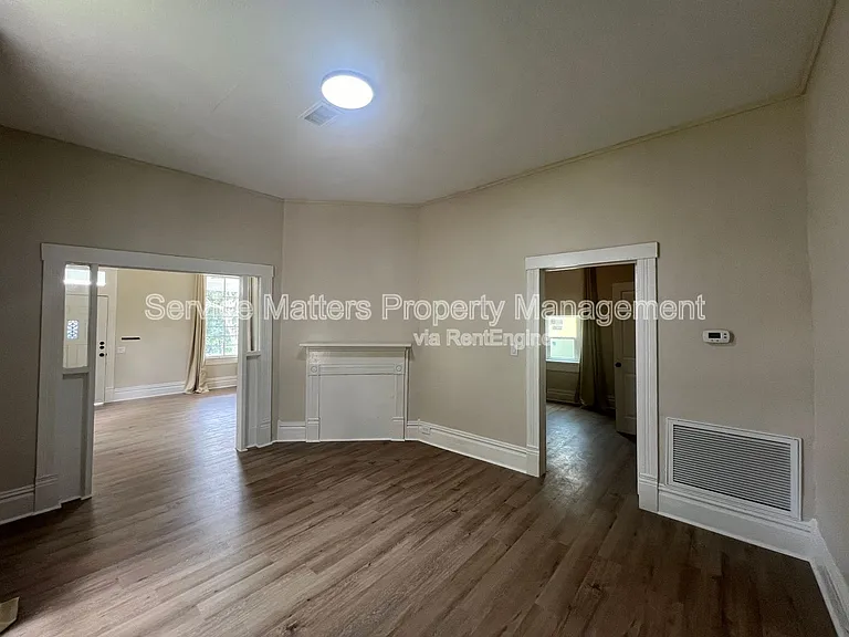 1319 W Jackson St — Photo 8