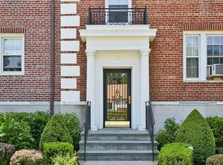 26 Hamilton Pl APT B1, Garden City, NY 11530