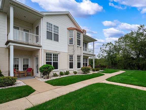 3rd image of 242 Adams Pointe Blvd Unit 10