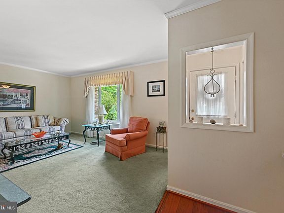 3rd image of 6 White Wood Ct